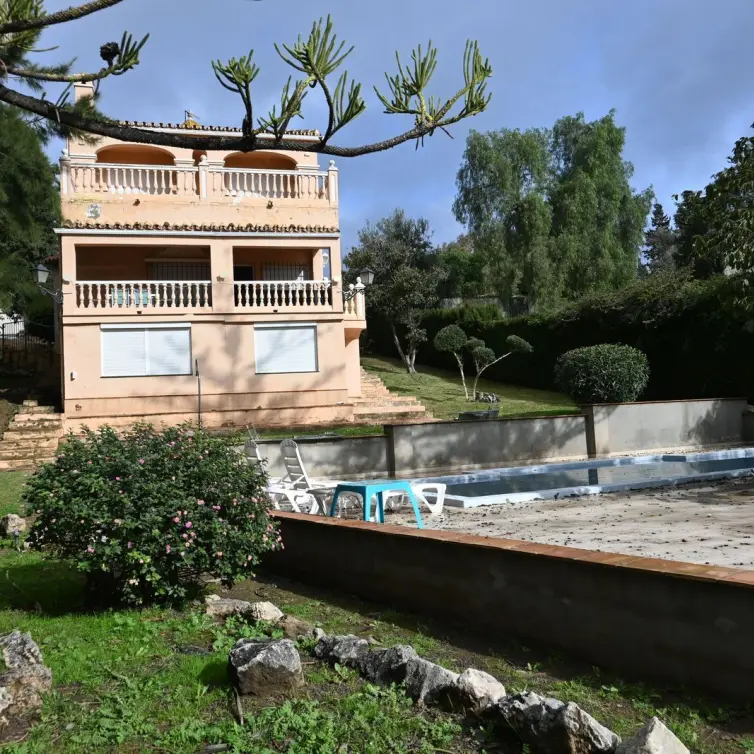 Продажа  отдельно стоящей виллы в Campo Mijas