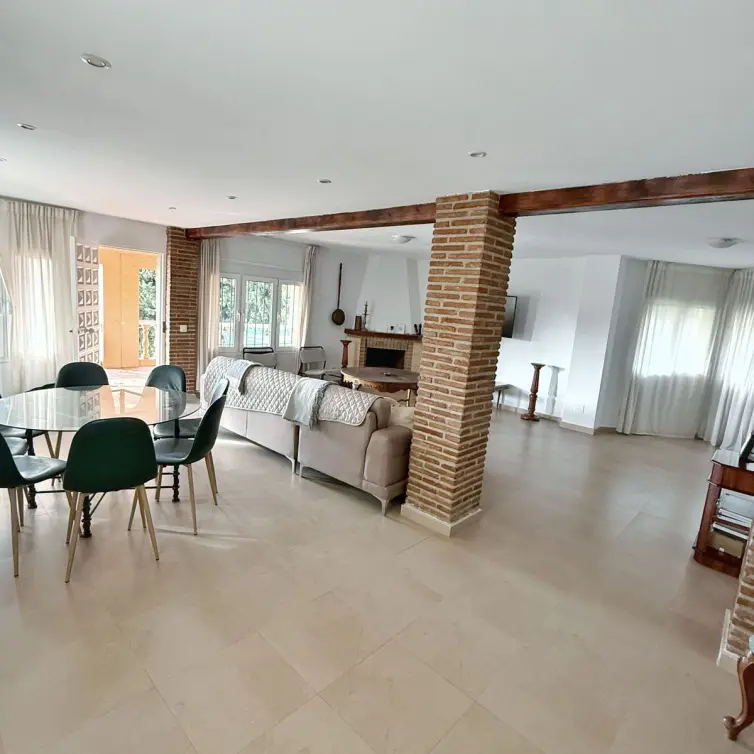 Продажа  отдельно стоящей виллы в Campo Mijas