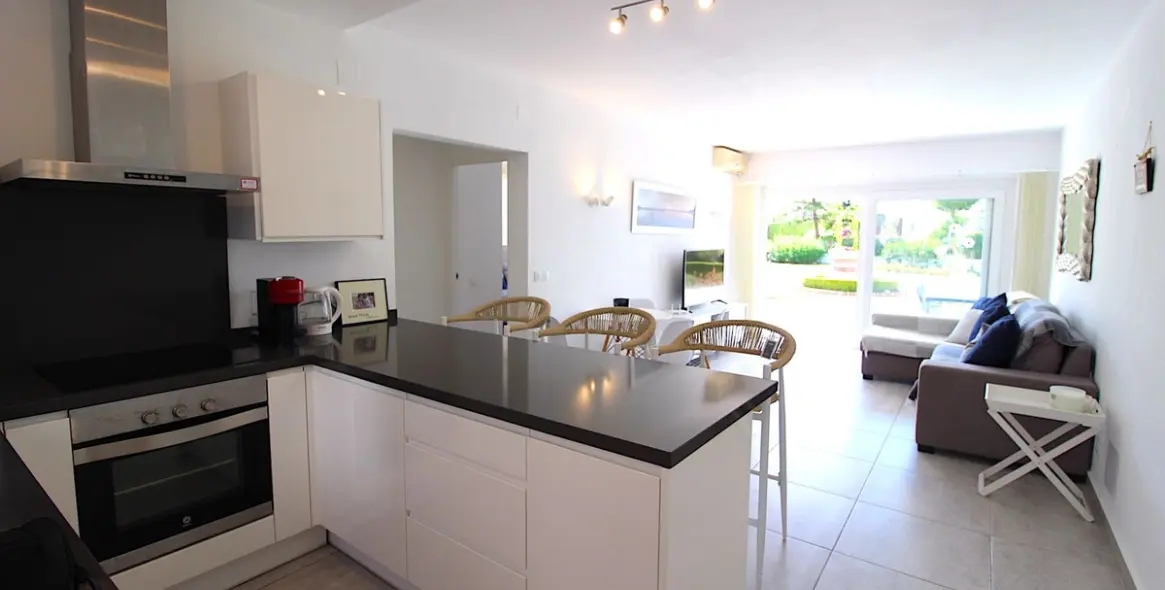 Venta de apartamento en planta baja en El Paraiso 4