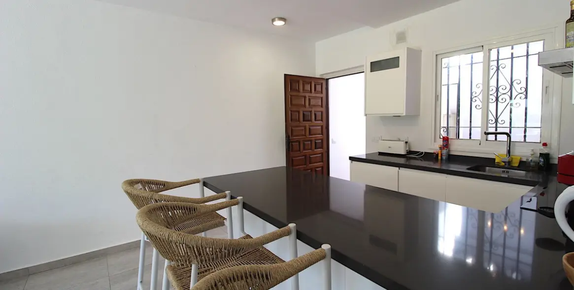 Venta de apartamento en planta baja en El Paraiso 8
