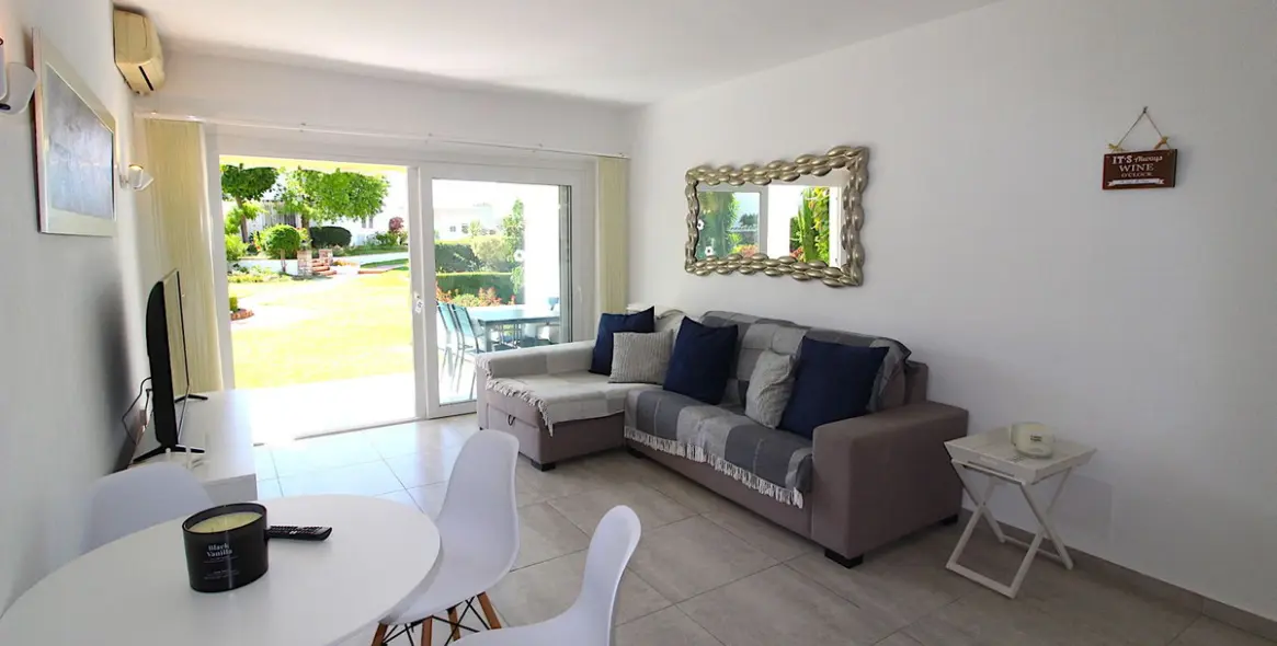 Venta de apartamento en planta baja en El Paraiso 9