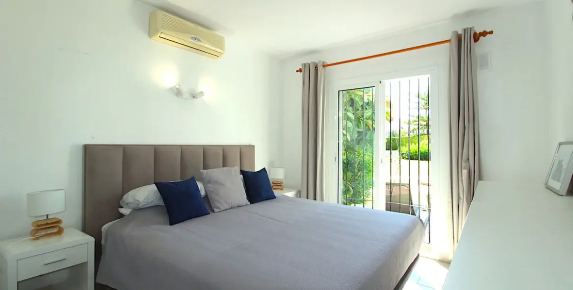 Venta de apartamento en planta baja en El Paraiso 11