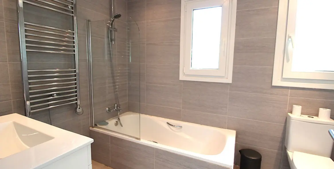 Venta de apartamento en planta baja en El Paraiso 12