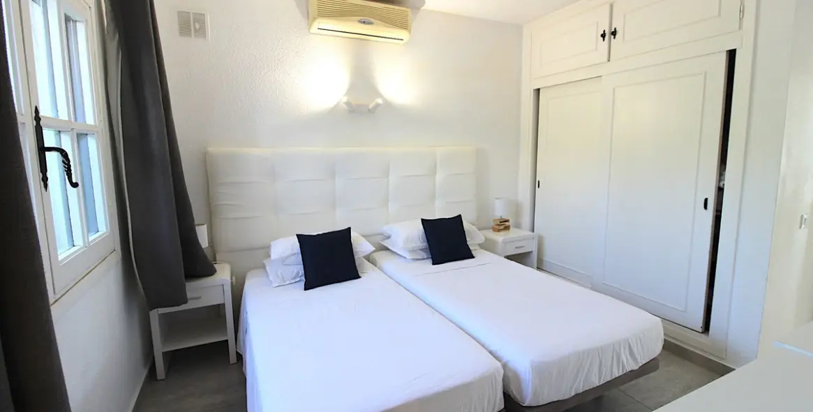 Venta de apartamento en planta baja en El Paraiso 14