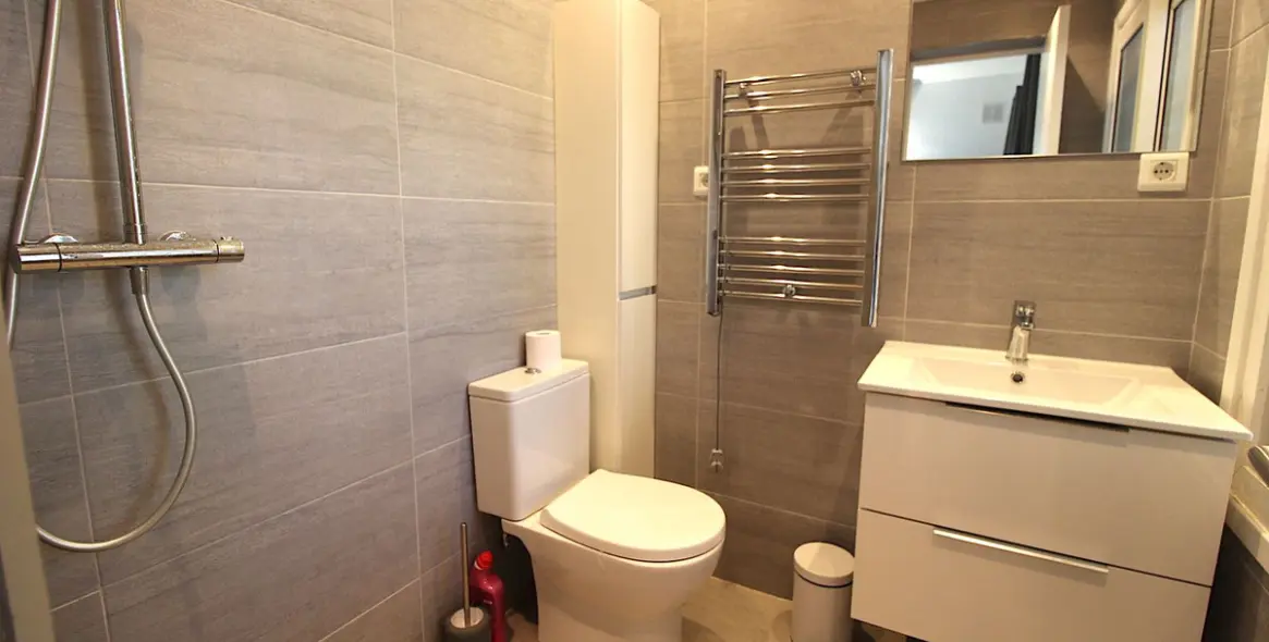 Venta de apartamento en planta baja en El Paraiso 15