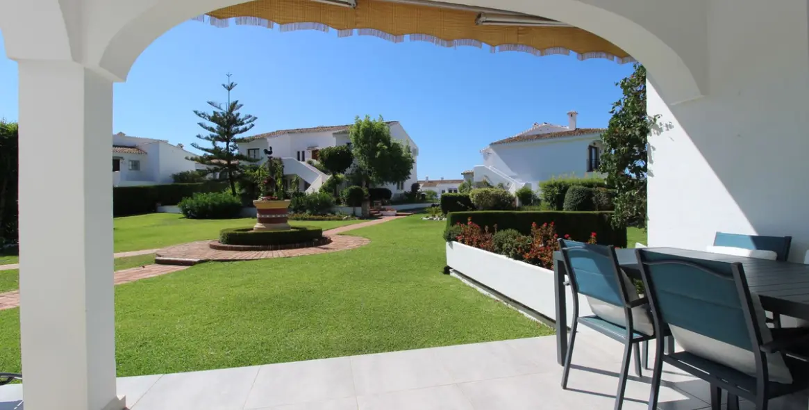 Venta de apartamento en planta baja en El Paraiso 16