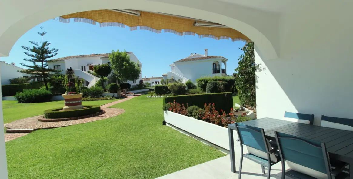 Venta de apartamento en planta baja en El Paraiso 17