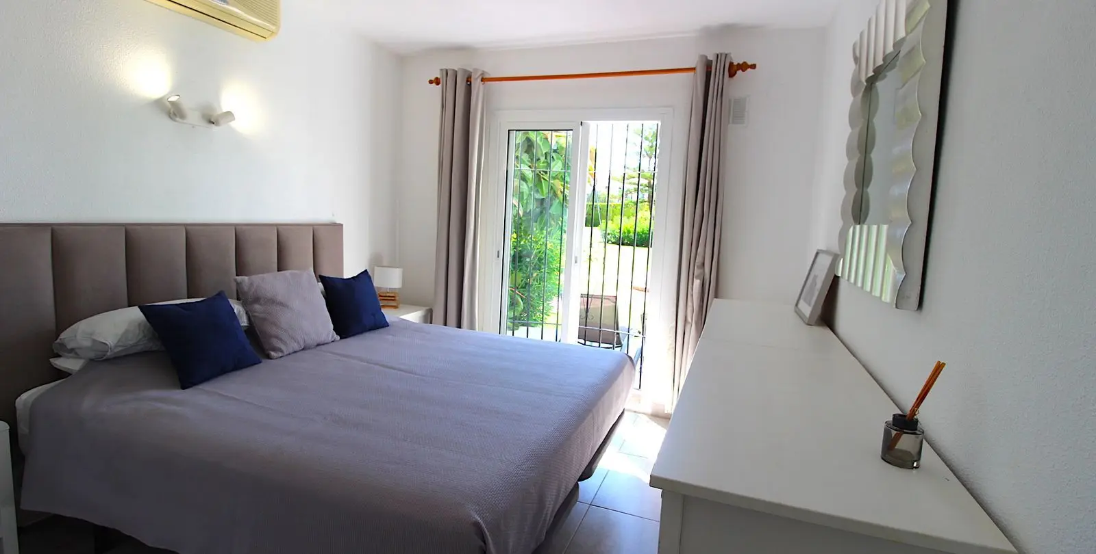 Venta de apartamento en planta baja en El Paraiso 10