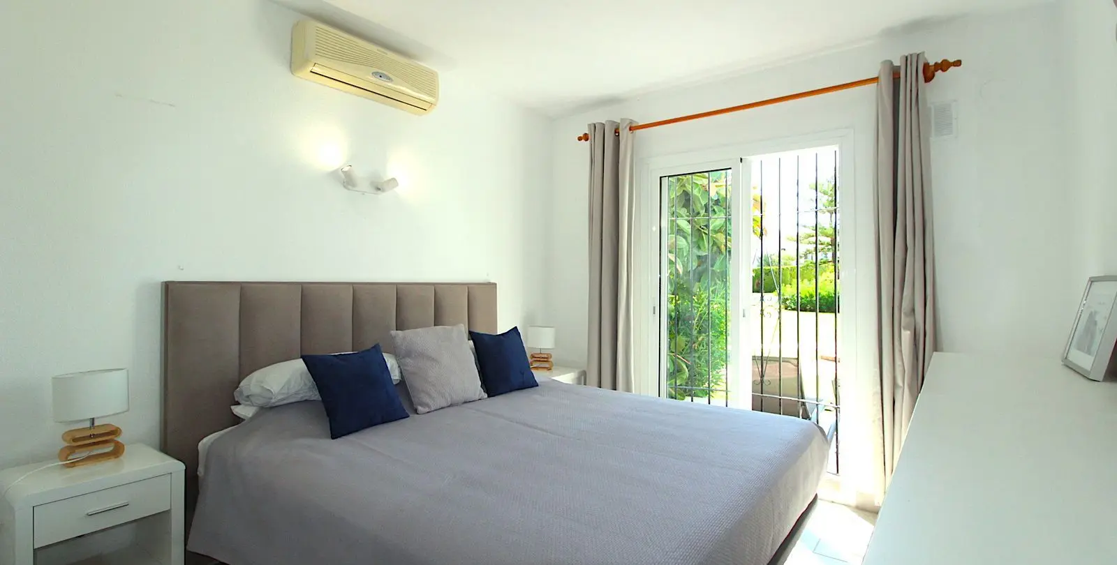 Venta de apartamento en planta baja en El Paraiso 11