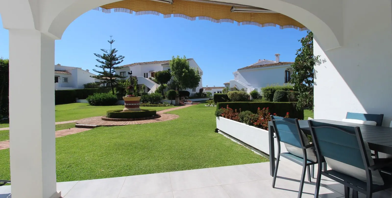 Venta de apartamento en planta baja en El Paraiso 16