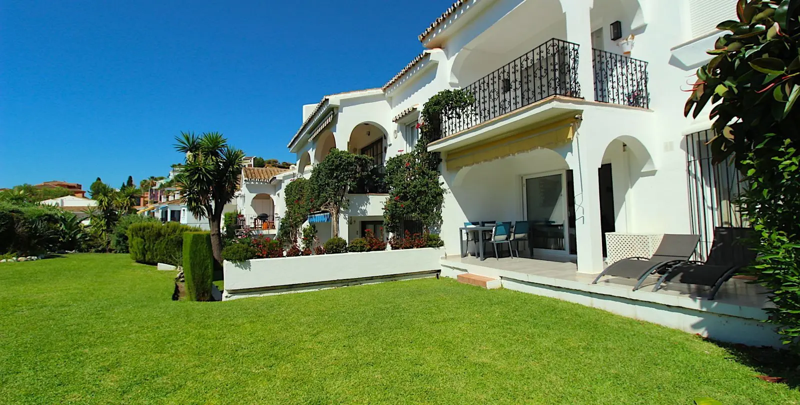 Venta de apartamento en planta baja en El Paraiso 24