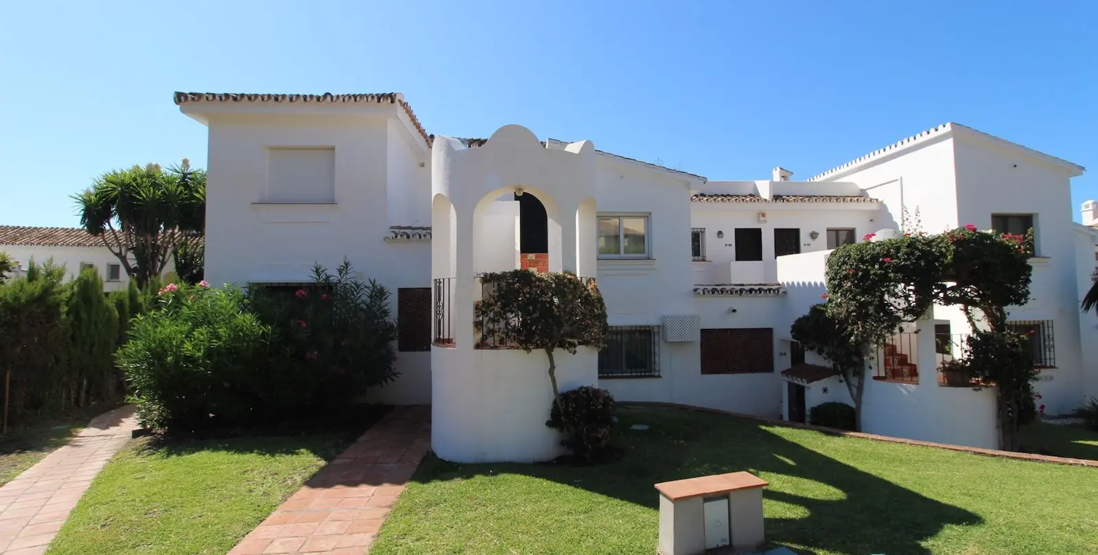 Venta de apartamento en planta baja en El Paraiso 27