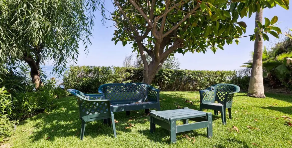 Продажа дома на две семьи в El Faro 5