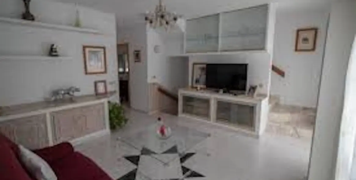 Продажа дома на две семьи в El Faro 9