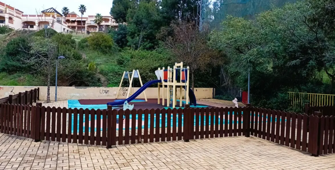 Продажа двухуровневого пентхауса в Torrequebrada 45