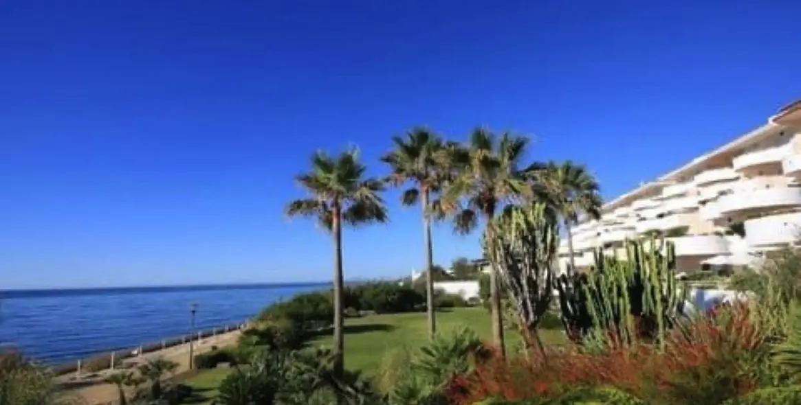 Продажа апартаментов на первом этаже в Estepona 1
