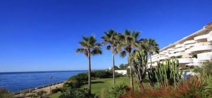 Sale of ground floor apartment in Estepona 0