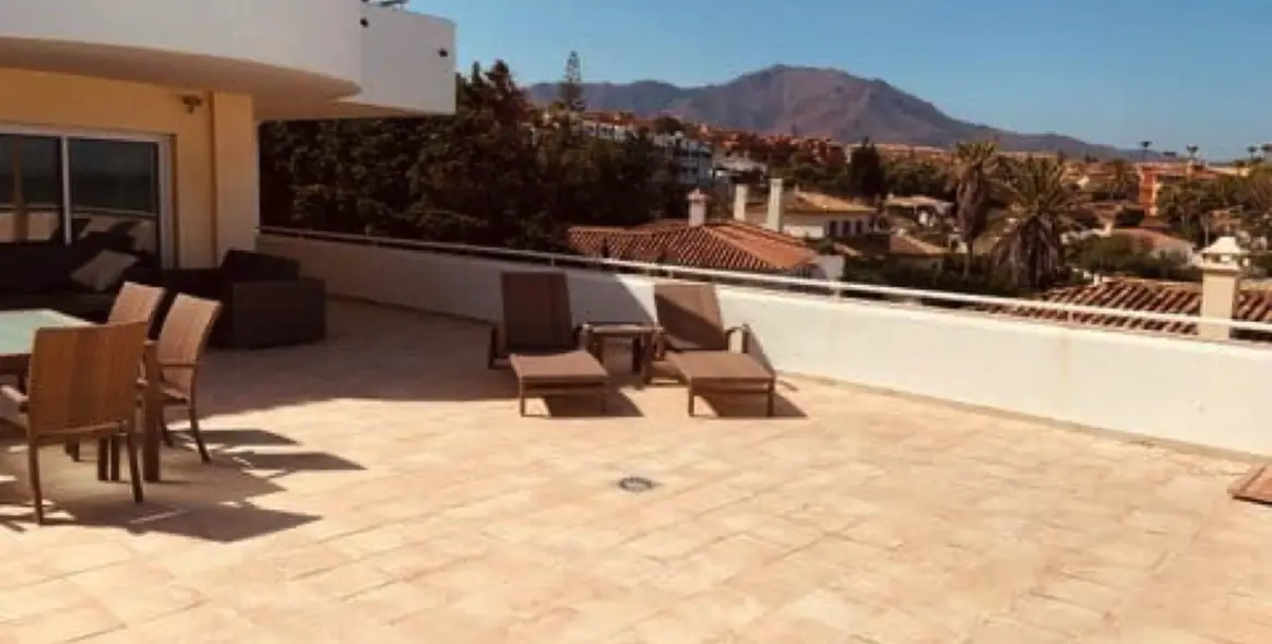 Продажа апартаментов на первом этаже в Estepona 3