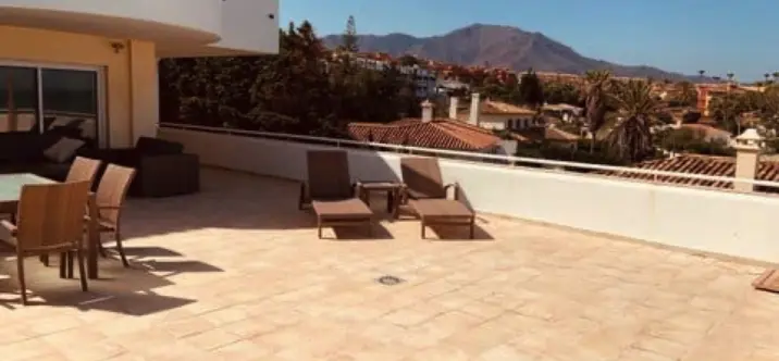 Sale of ground floor apartment in Estepona 2