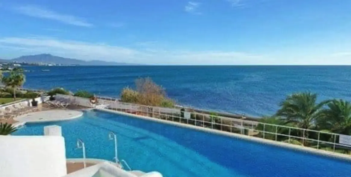 Продажа апартаментов на первом этаже в Estepona 11