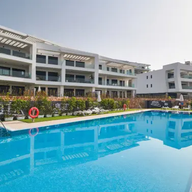 Sale of middle floor apartment in Fuengirola