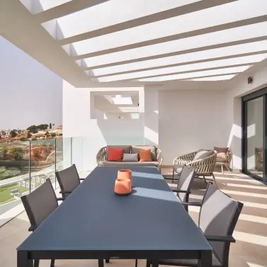 Sale of middle floor apartment in Fuengirola