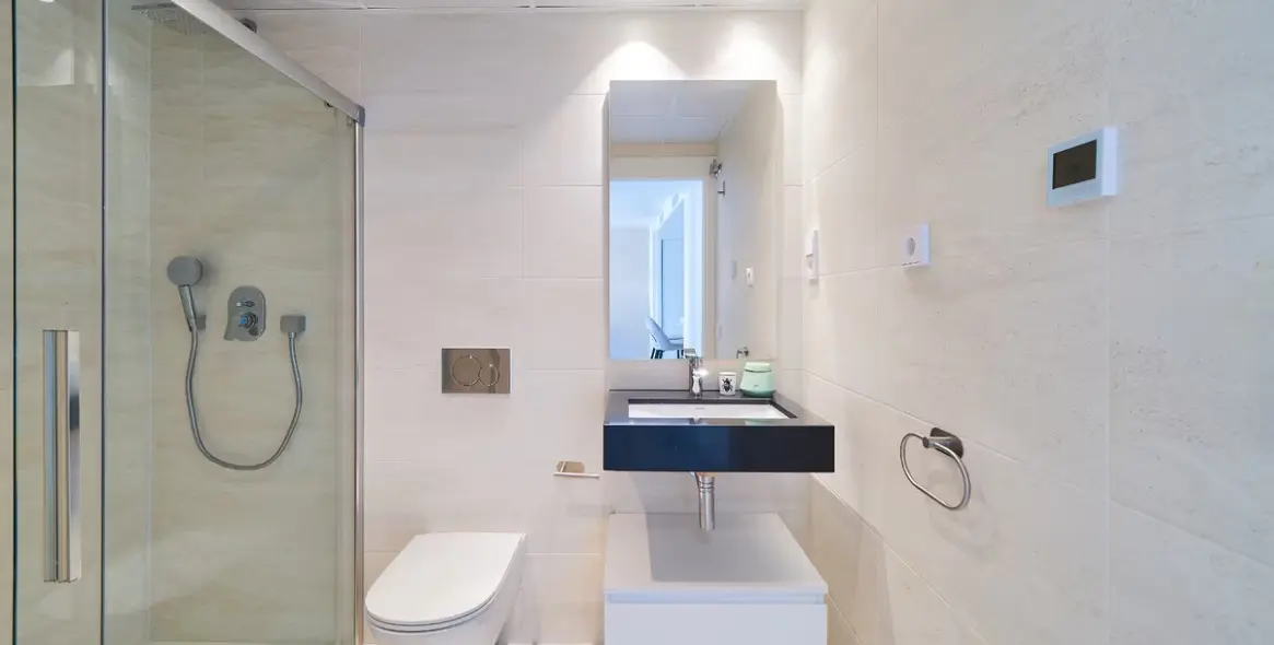 Sale of middle floor apartment in Fuengirola 11