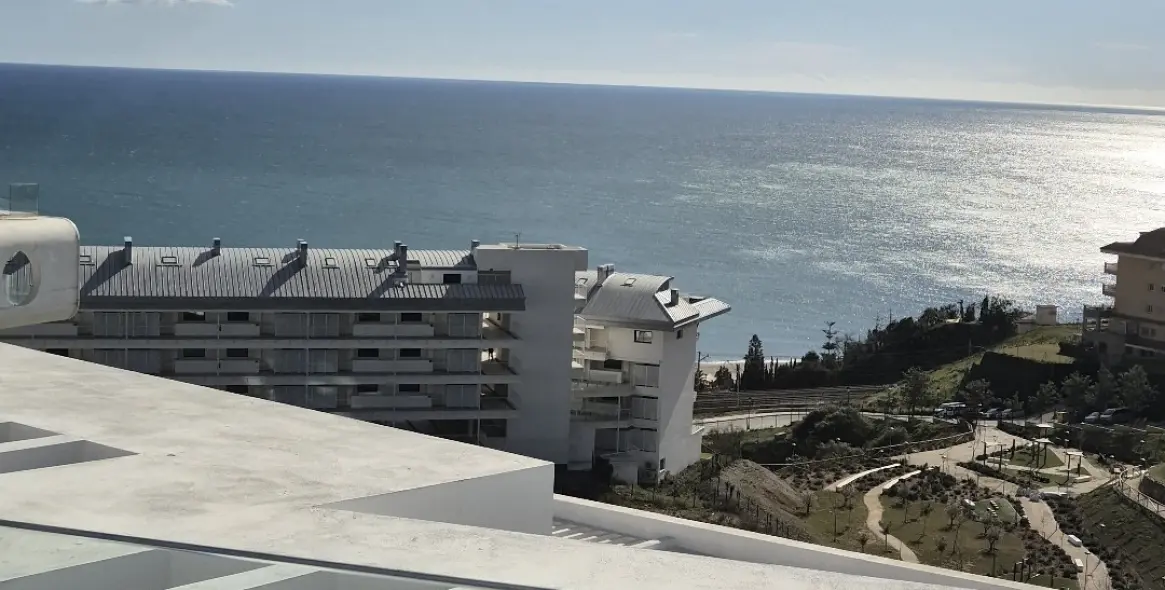 Sale of middle floor apartment in Fuengirola 13
