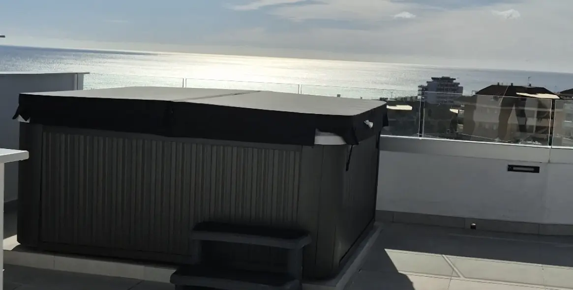 Sale of middle floor apartment in Fuengirola 14