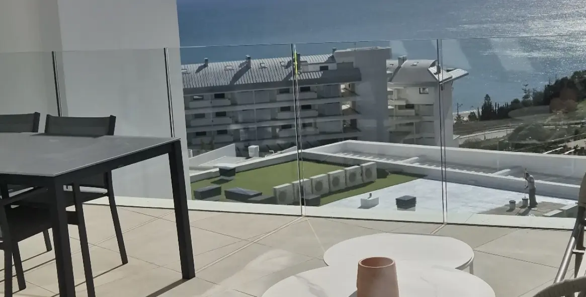 Sale of middle floor apartment in Fuengirola 16