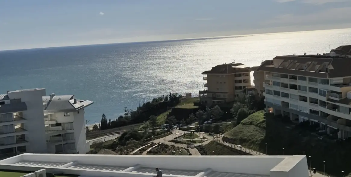 Sale of middle floor apartment in Fuengirola 20