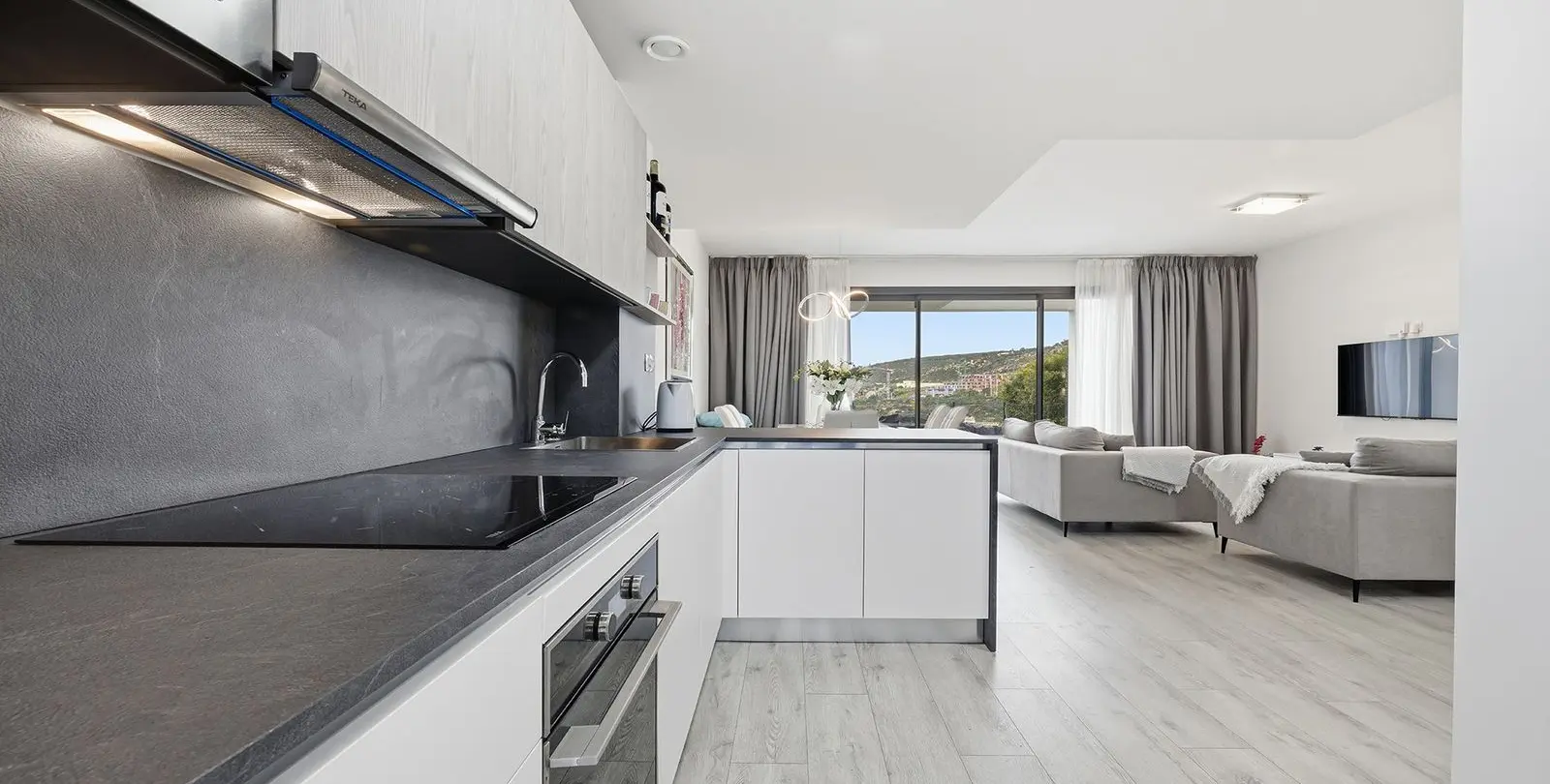 Sale of townhouse in Manilva 2