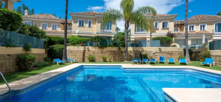 Sale of semi-detached house in Elviria 0