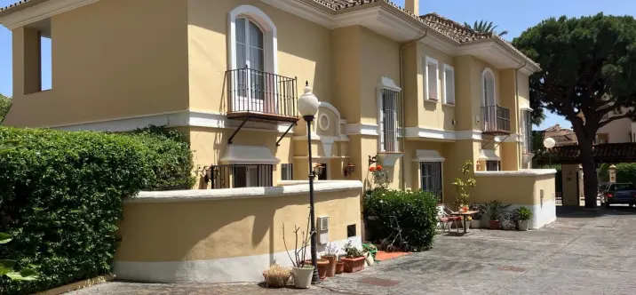 Sale of semi-detached house in Elviria 1