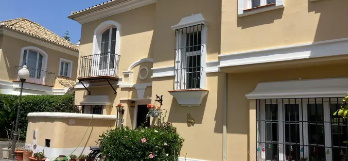 Sale of semi-detached house in Elviria 2