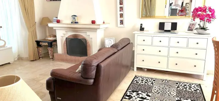 Sale of semi-detached house in Elviria 4