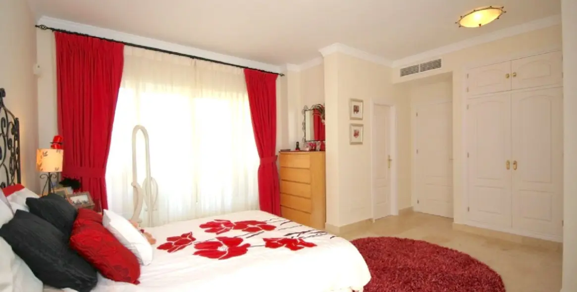 Sale of semi-detached house in Elviria 11