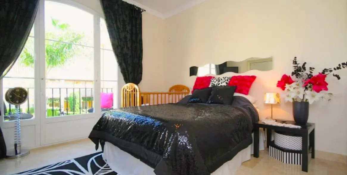 Sale of semi-detached house in Elviria 14