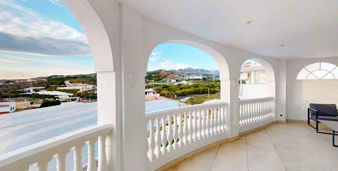 Продажа  отдельно стоящей виллы в Torrox 9