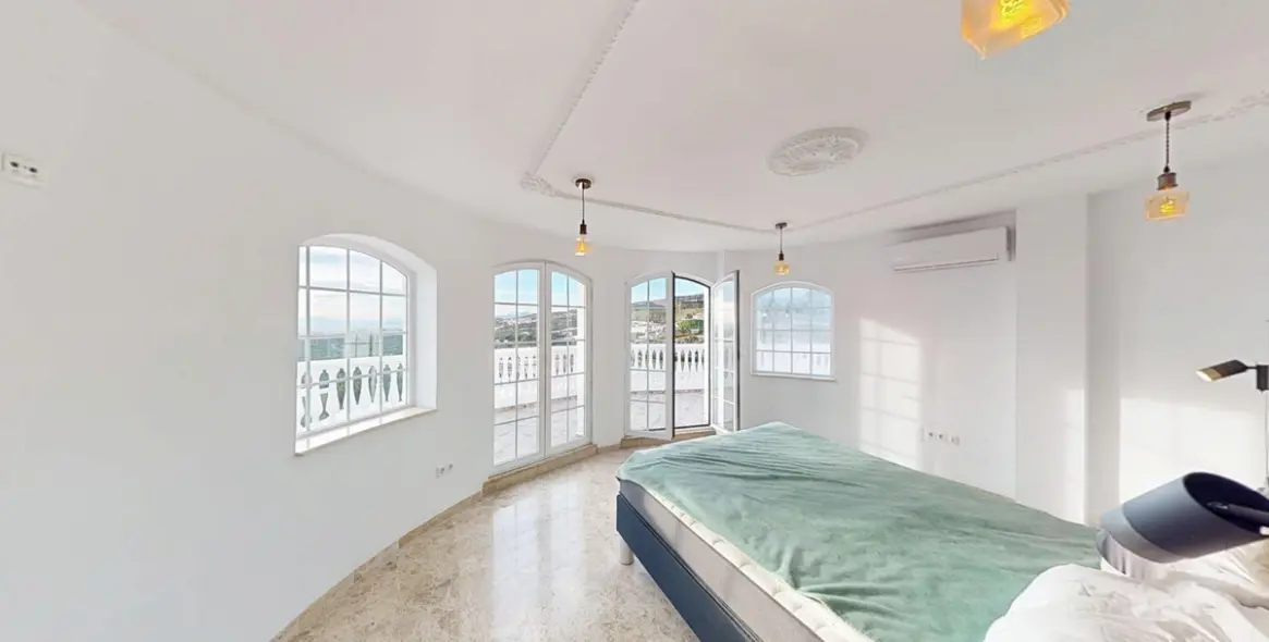 Продажа  отдельно стоящей виллы в Torrox 30