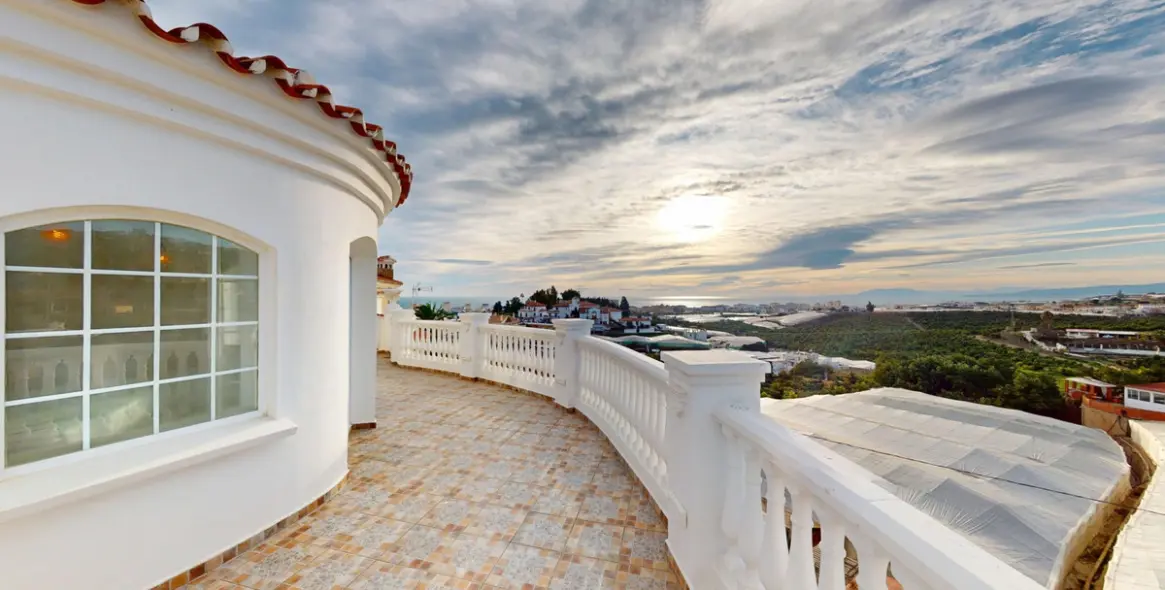 Продажа  отдельно стоящей виллы в Torrox 32