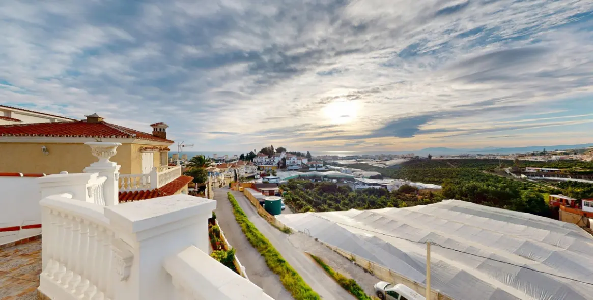 Продажа  отдельно стоящей виллы в Torrox 33