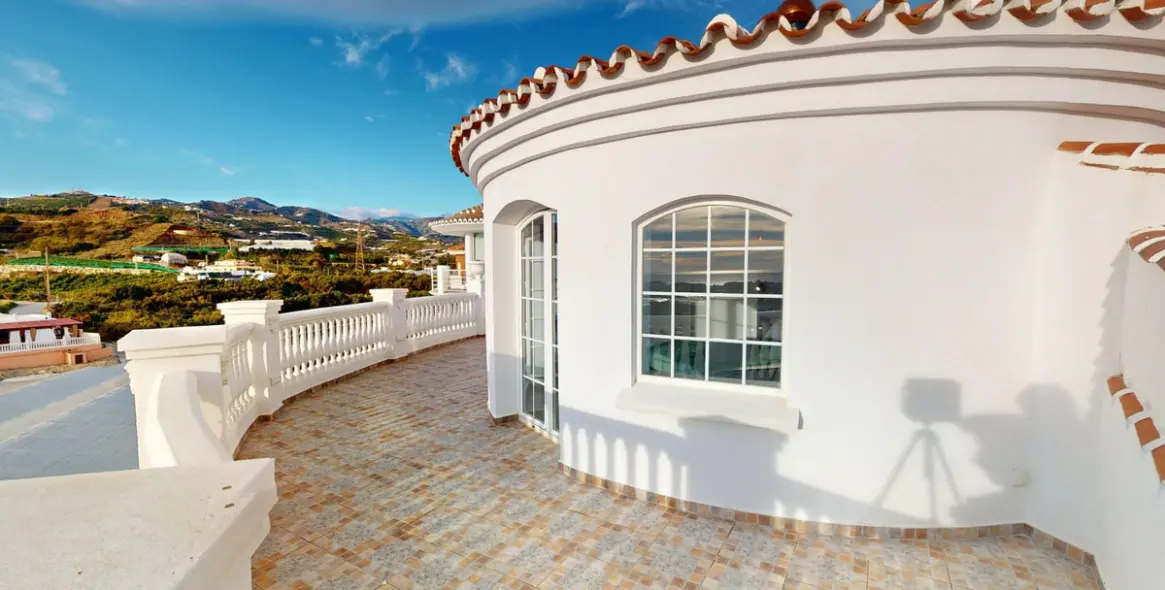 Продажа  отдельно стоящей виллы в Torrox 34