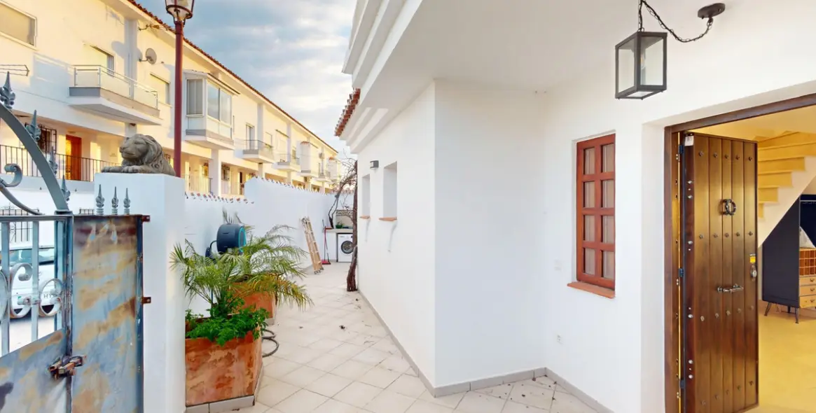 Продажа  отдельно стоящей виллы в Torrox 35