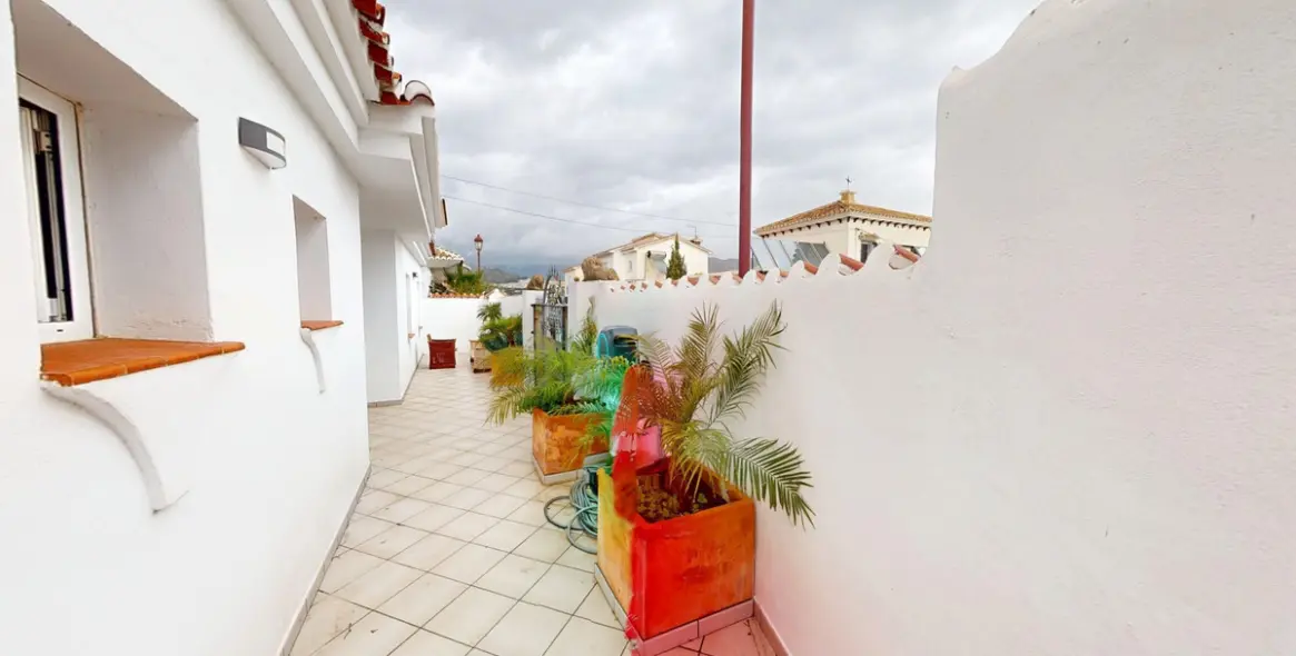 Продажа  отдельно стоящей виллы в Torrox 36