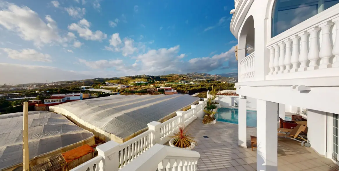 Продажа  отдельно стоящей виллы в Torrox 40