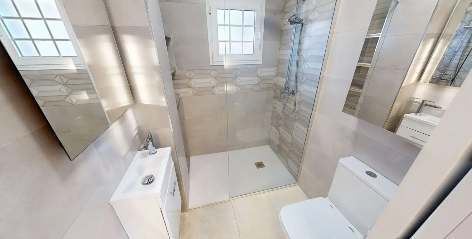 Sale of detached villa in Torrox Costa 21
