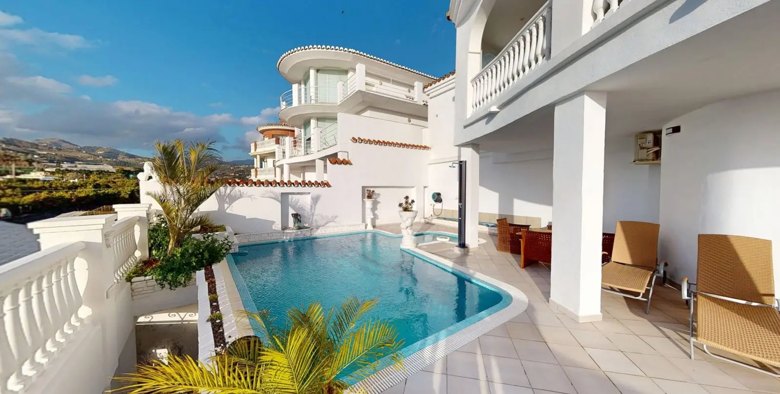 Sale of detached villa in Torrox Costa 45
