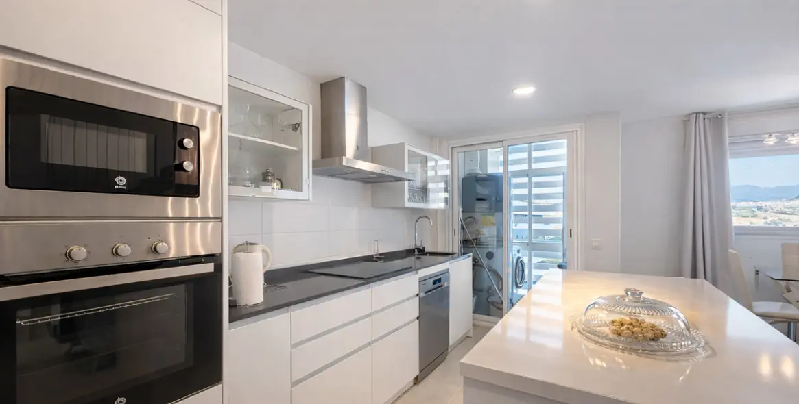 Venta de ático en Estepona 2