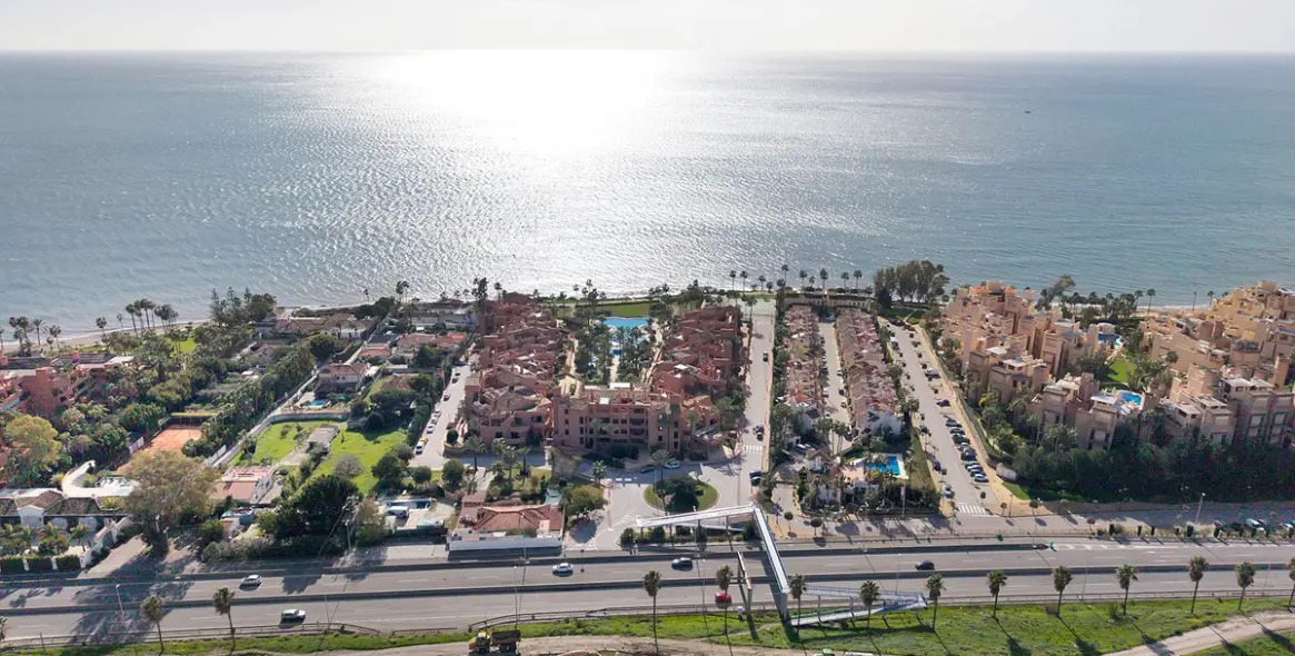 Venta de apartamento en planta baja en New Golden Mile 1